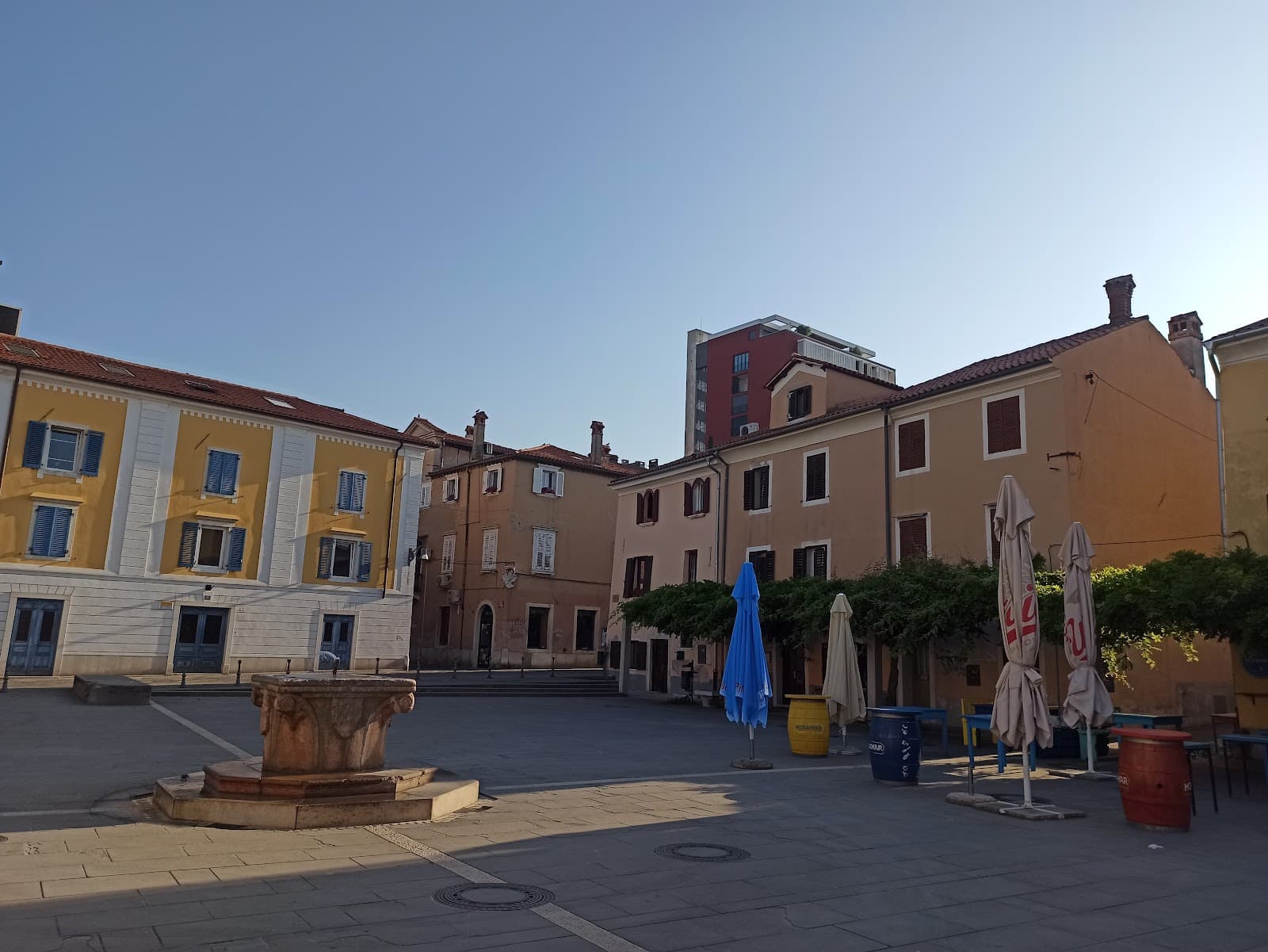 Carpaccio Square - Image 1