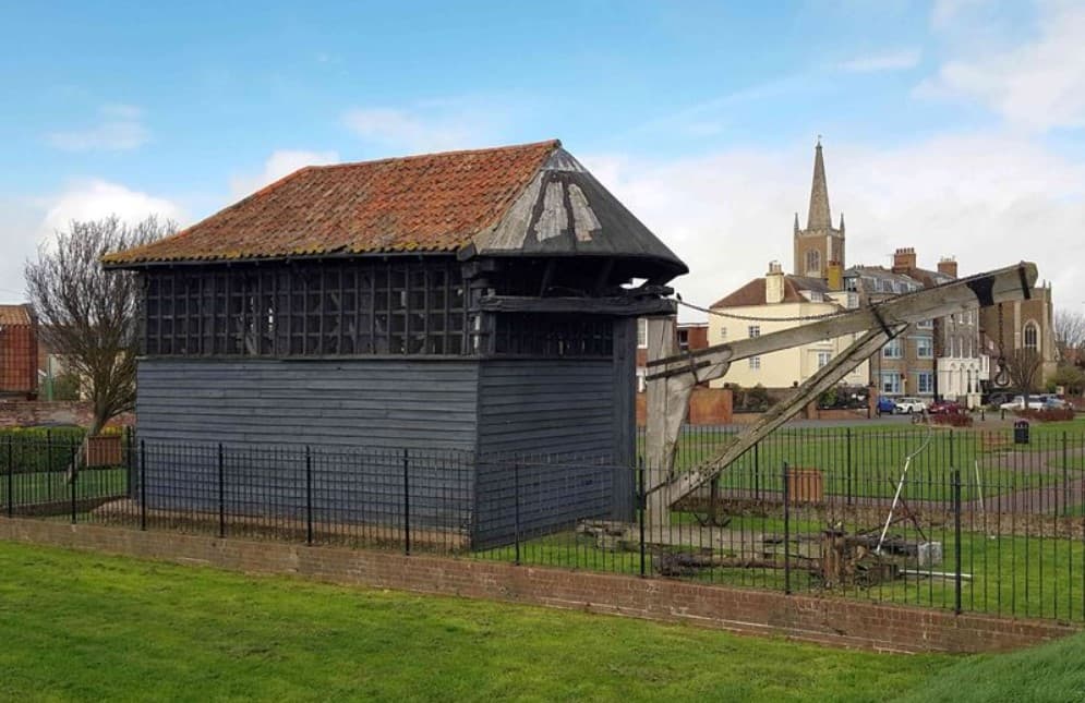 Harwich Treadwheel Crane - Image 1
