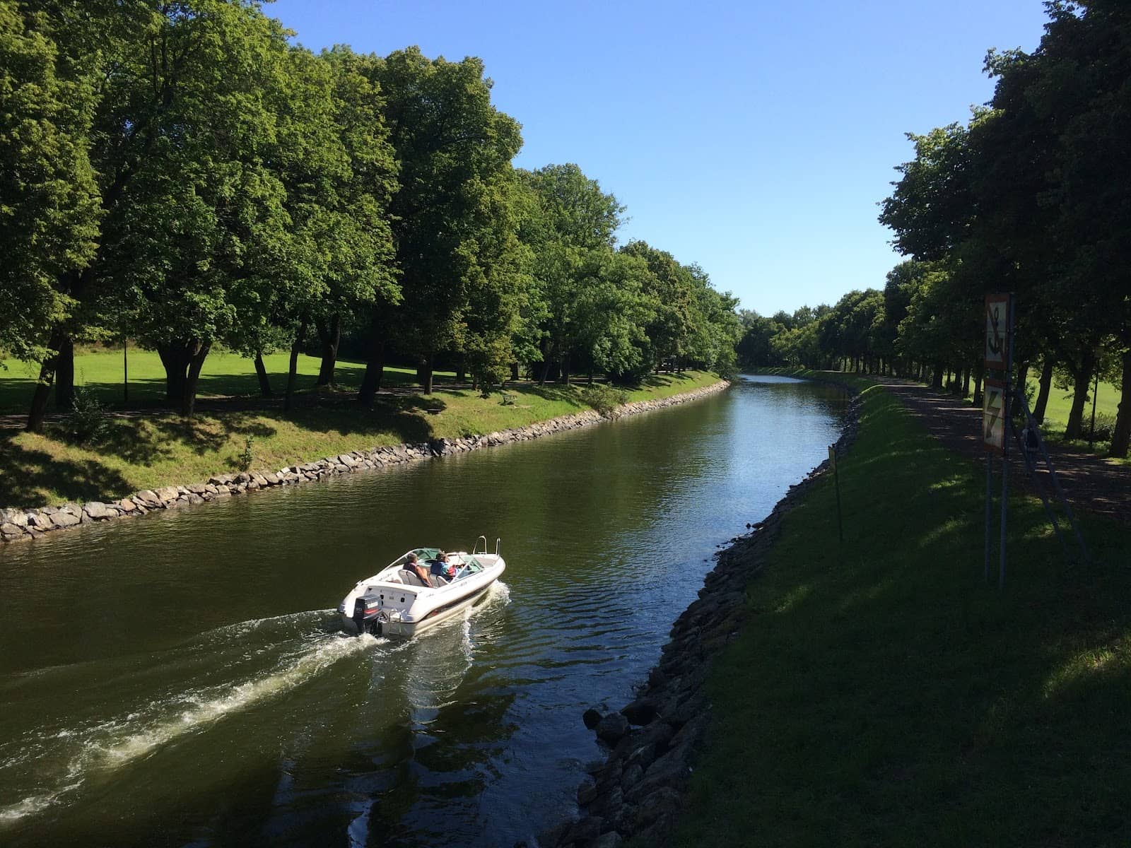 Canal Walks & Boat Tours