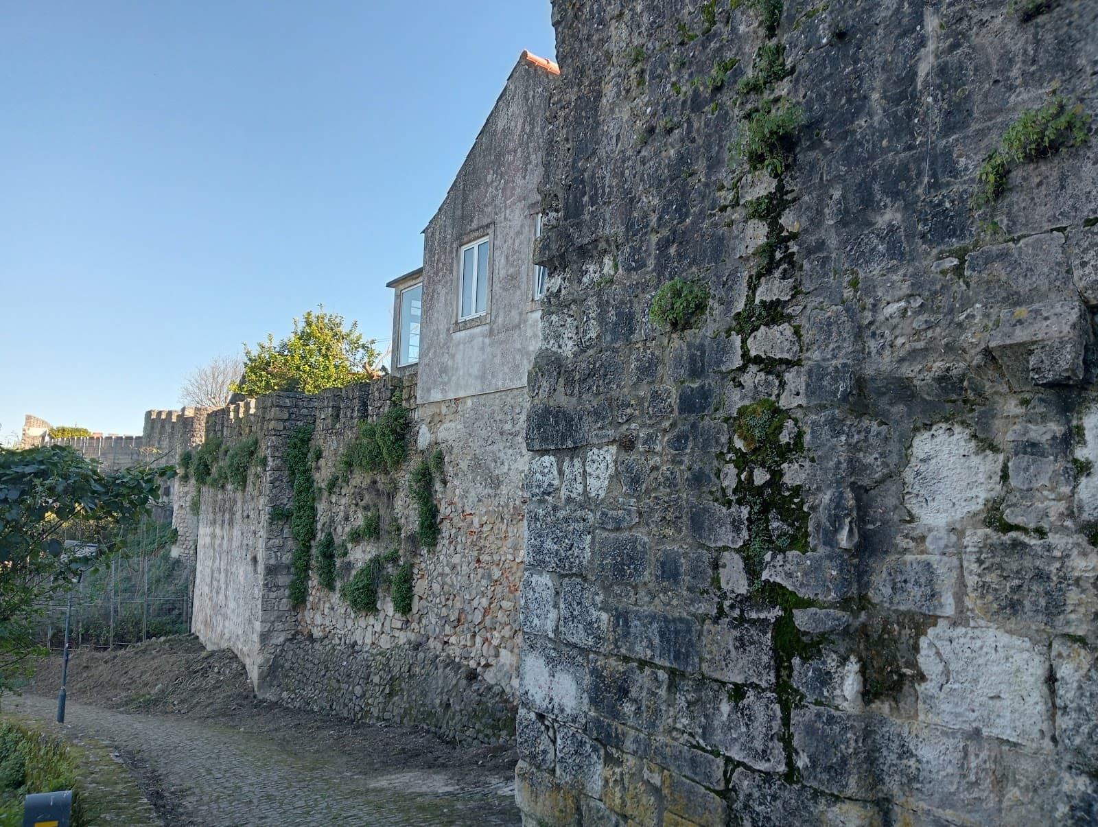 Porta de Santiago - Image 1