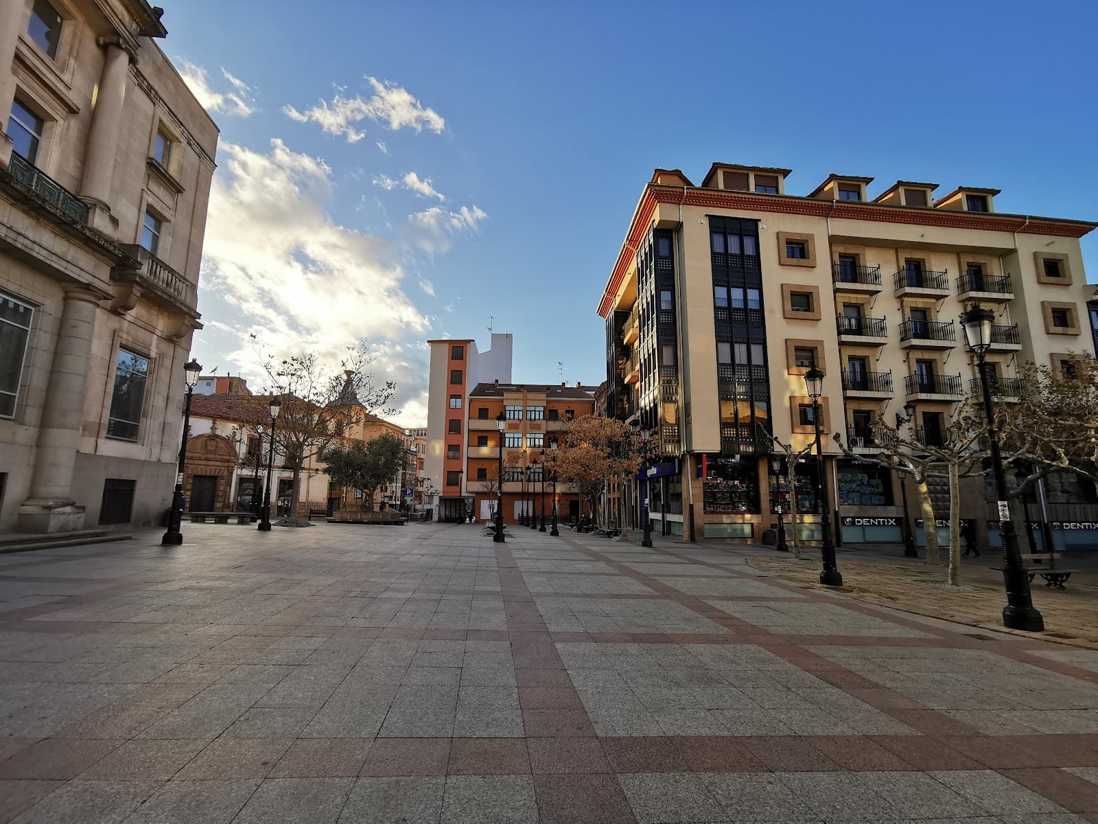 Centro Cultural Gaya Nuño Iglesia de San Gil - Image 1