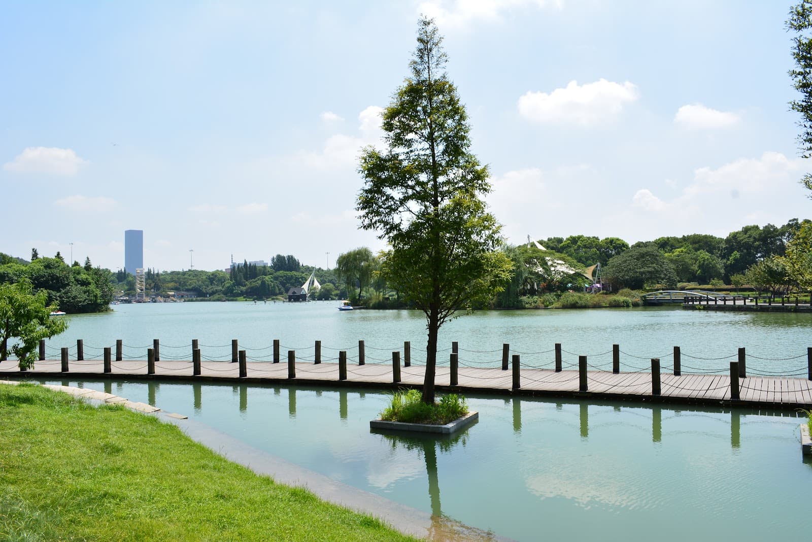 Huangshanhu Park Jiangyin - Image 1