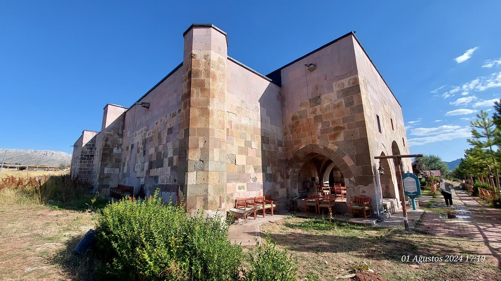 Kızılören Han Caravanserai - Image 1