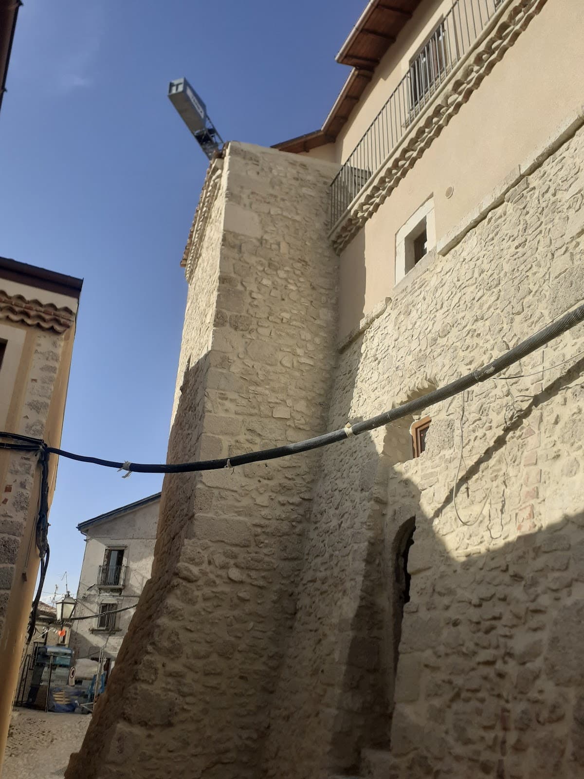 Rocca di Mezzo - Image 1
