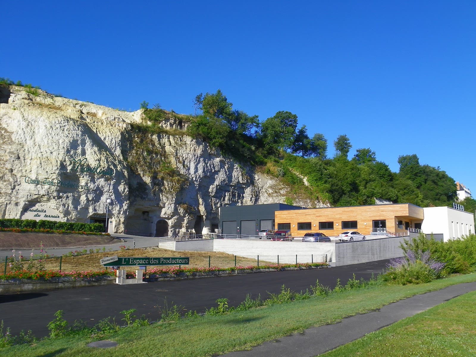 Montlouis-sur-Loire Wine Cellars - Image 1