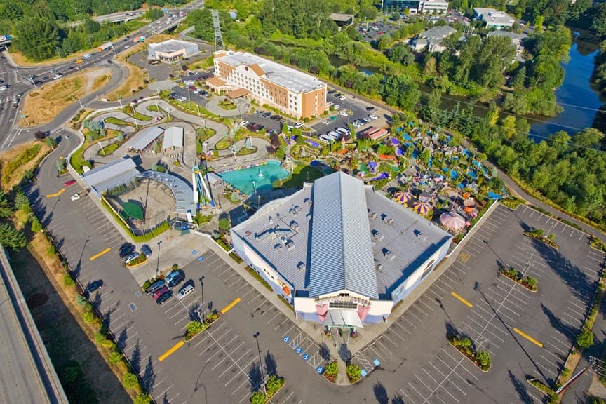 Family Fun Center & Bullwinkle's Tukwila - Image 1