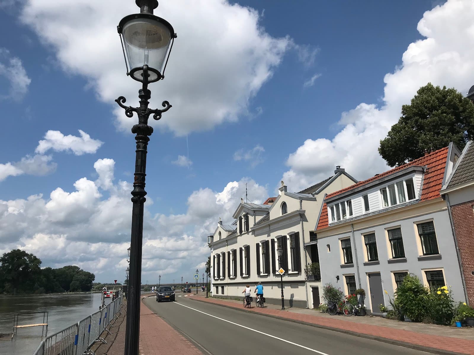 IJssel Riverfront (Welle) - Image 1