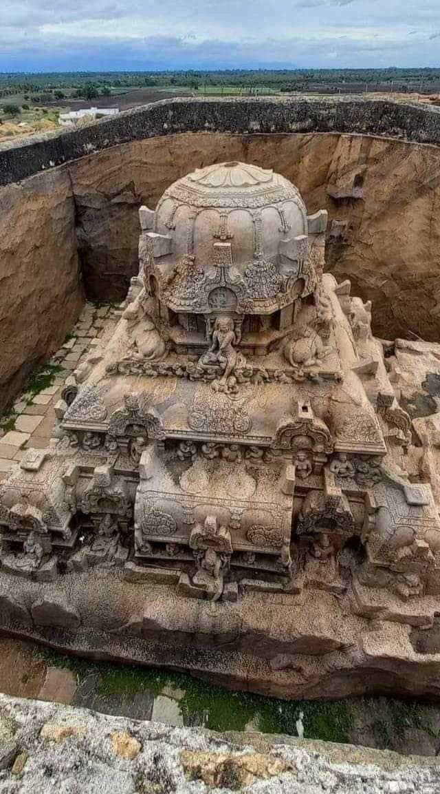 Kalugumalai Vettuvan Koil - Image 1