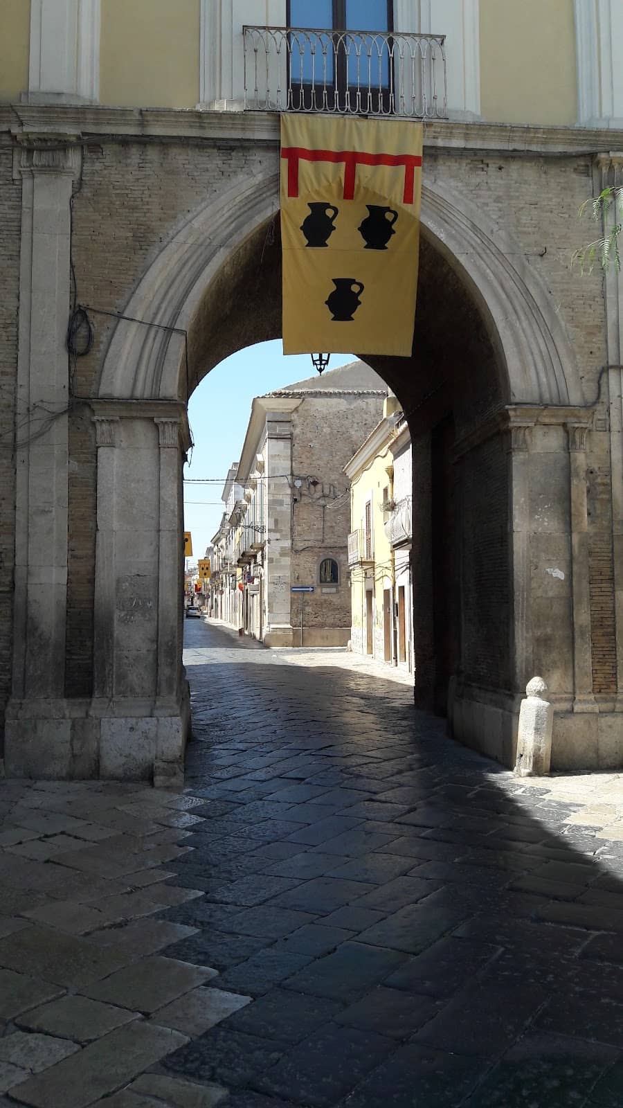 Local Life & Atmosphere