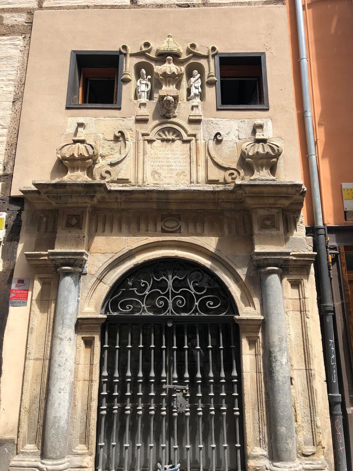 Pintorería Street - Image 1