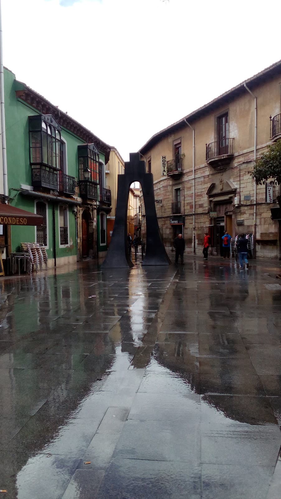 Plaza Torres de Omaña - Image 1