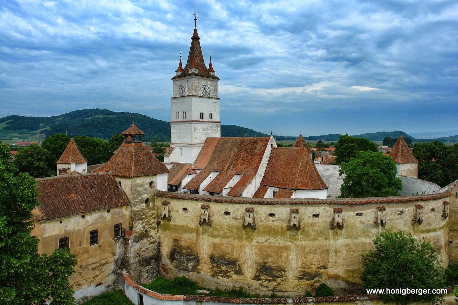 Hărman Fortified Church - Image 1