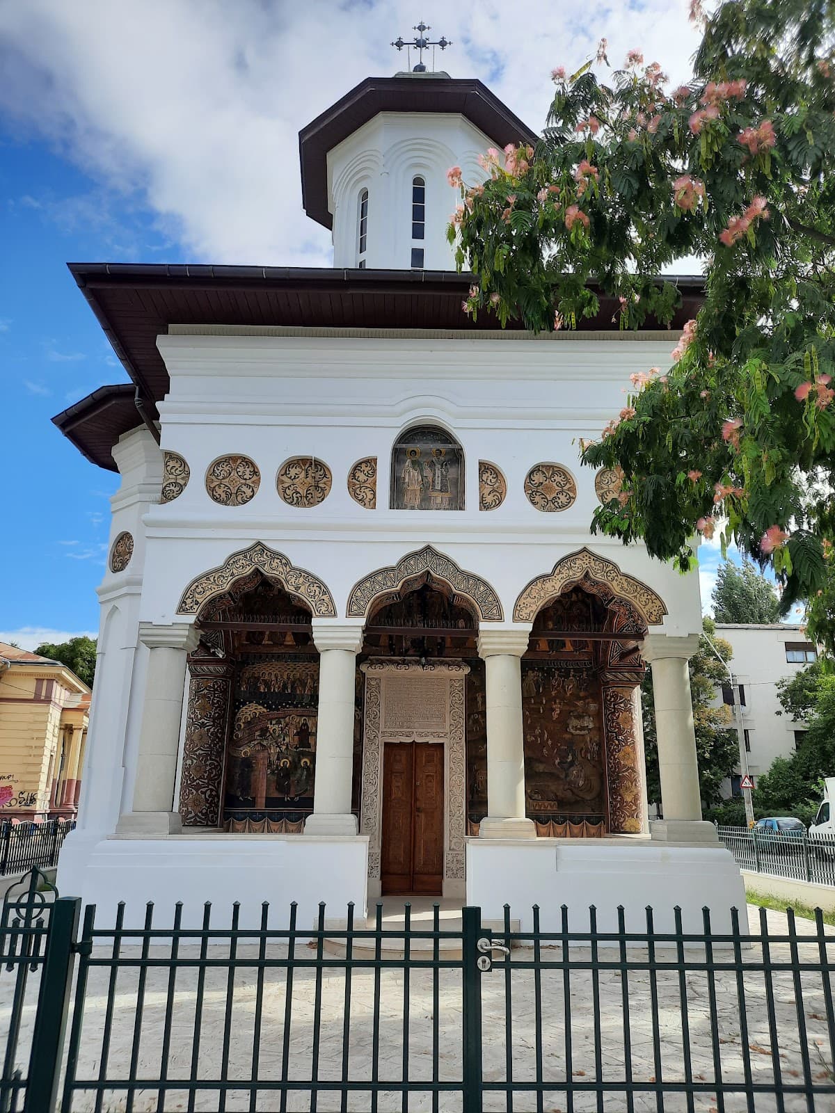 Cotroceni Neighborhood - Image 1