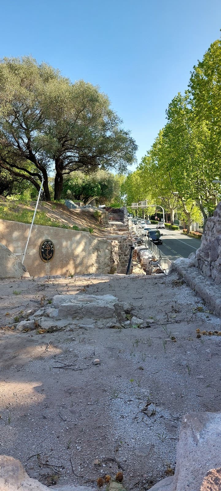 Butte Saint-Antoine - Image 1