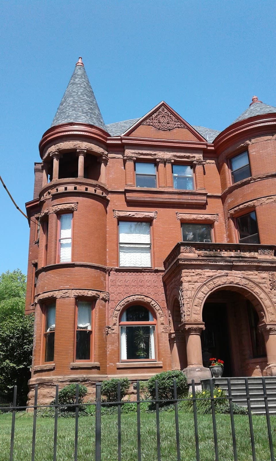 St James Court - Image 1