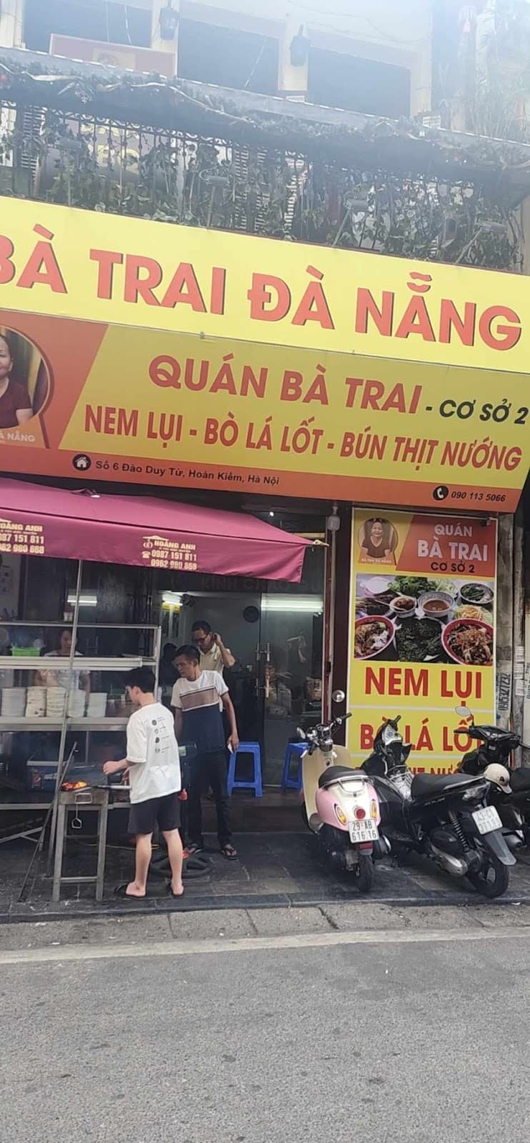 Various street stalls serving Nem Lui - Image 1