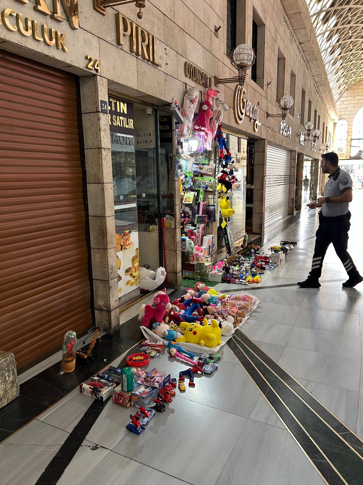Food Stalls and Cafes