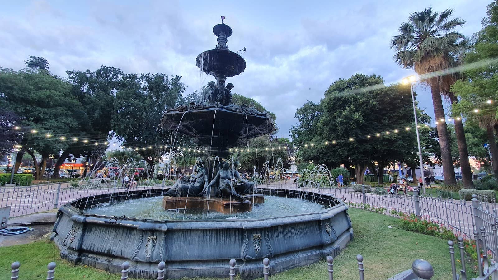 Local Markets & Merchandising