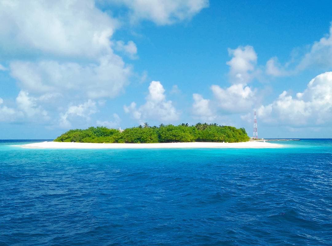 Ukulhas Island - Image 1