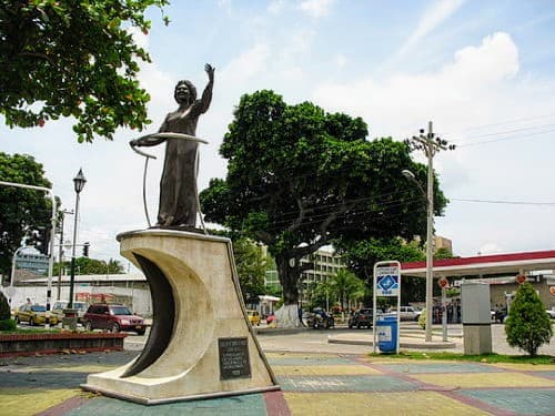 Monumento a Esthercita Forero Barranquilla - Image 1
