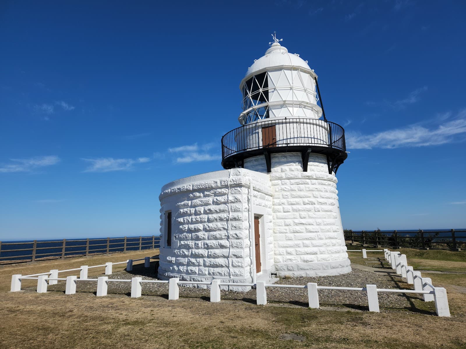 Rokkozaki Lighthouse - Image 1