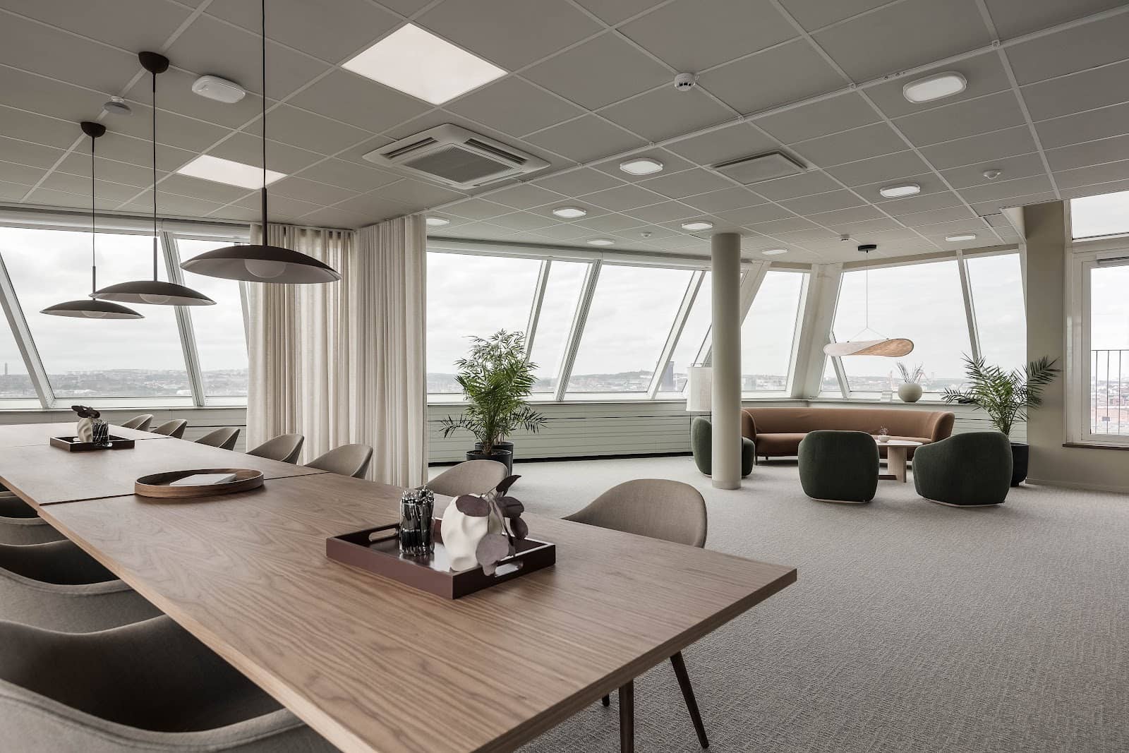 The Lipstick Skyscraper