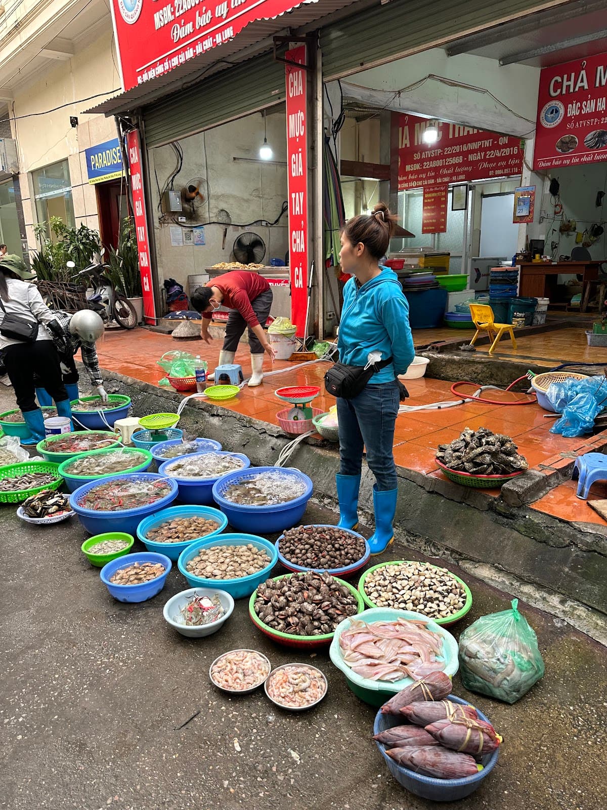 Cai Dam Market Ha Long City - Image 1
