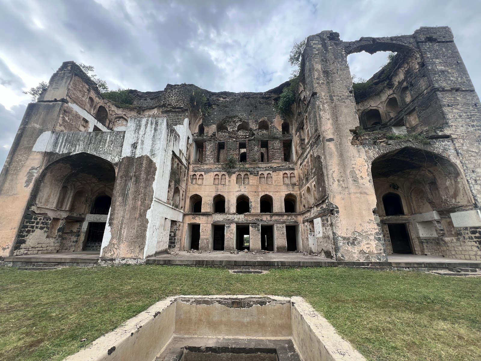 Farah Bagh Ruins - Image 1