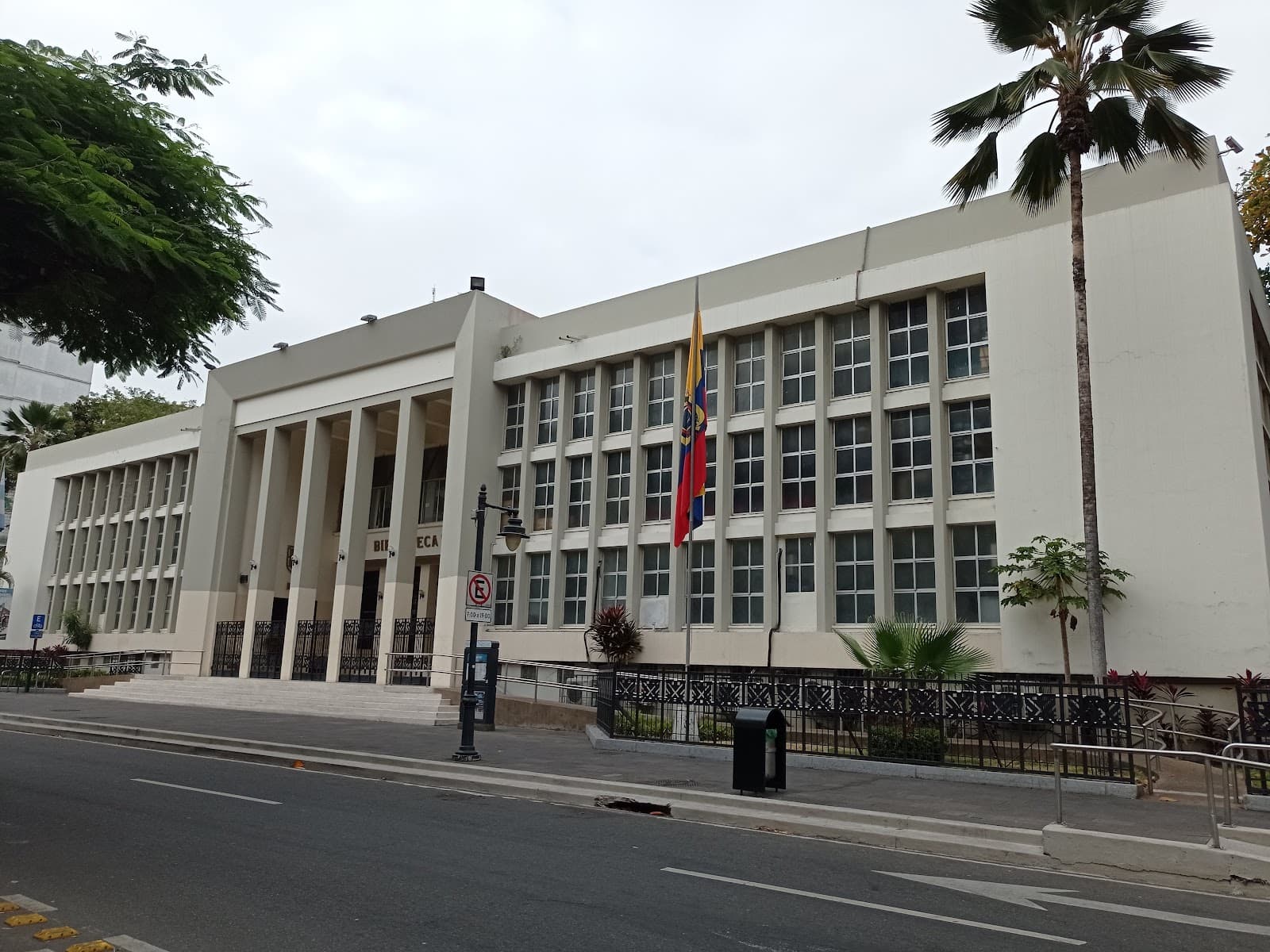 Biblioteca Municipal Guayaquil - Image 1
