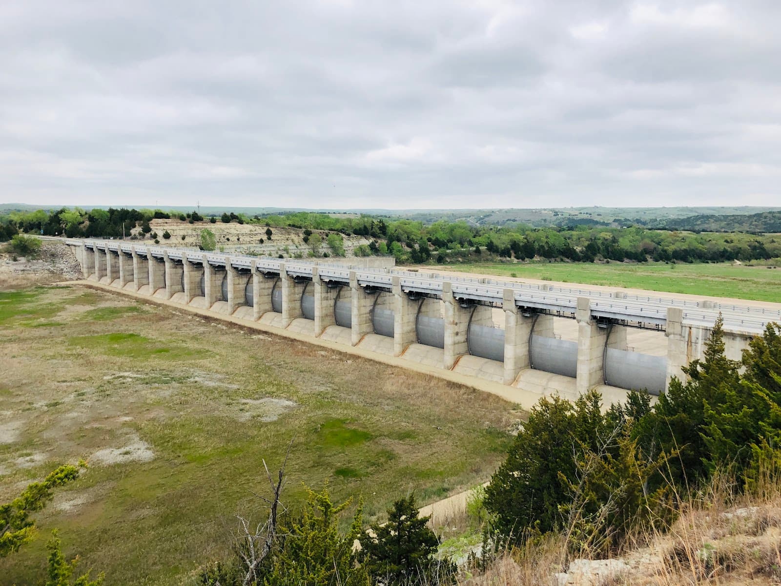 Tuttle Creek Dam and Spillway - Image 1