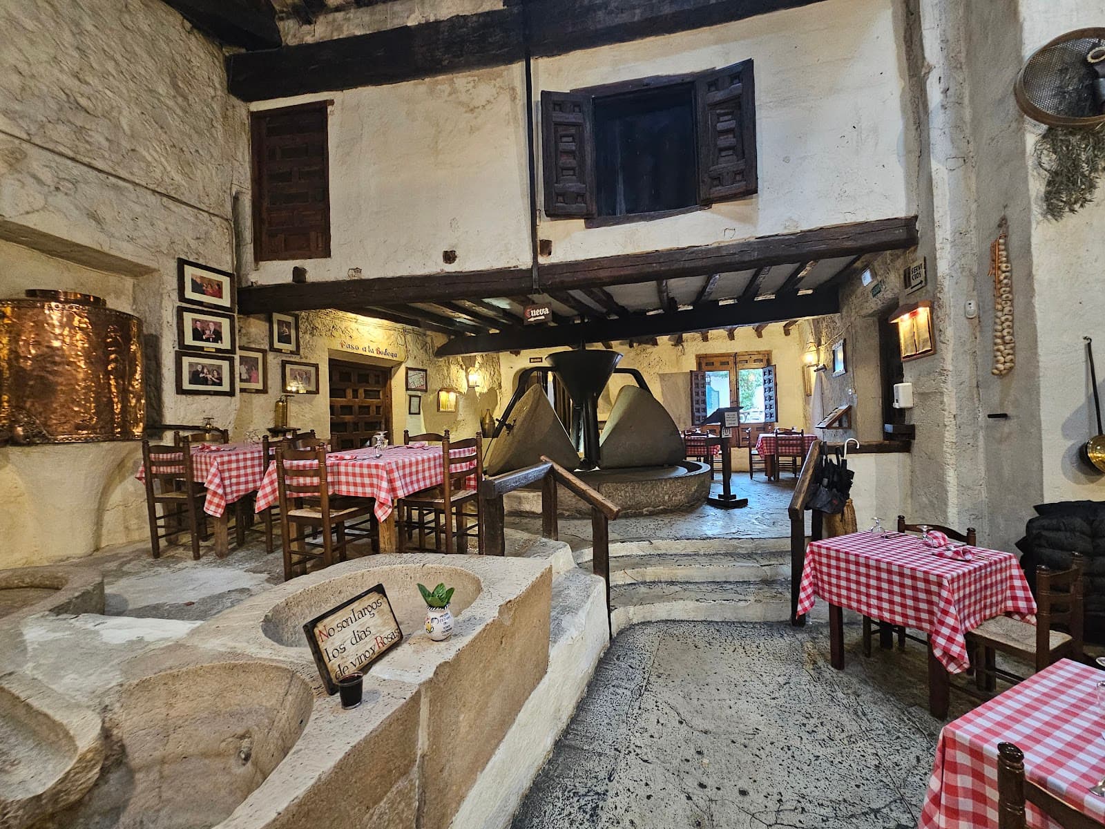 Cuevas del Vino (Wine Caves) - Image 1