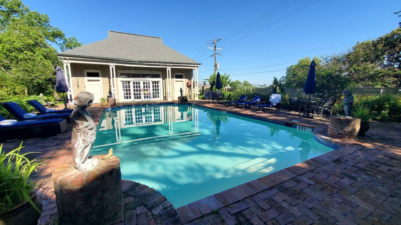 Tranquil Courtyard & Pool