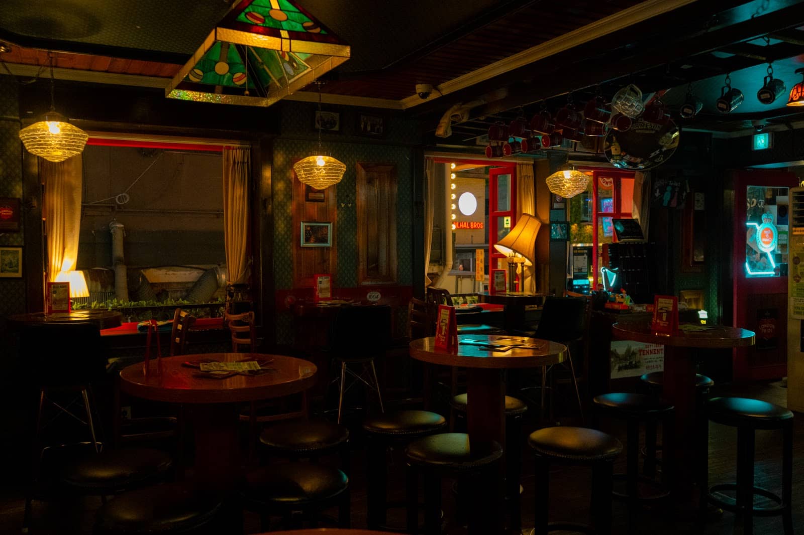 Cozy British Pub Ambiance