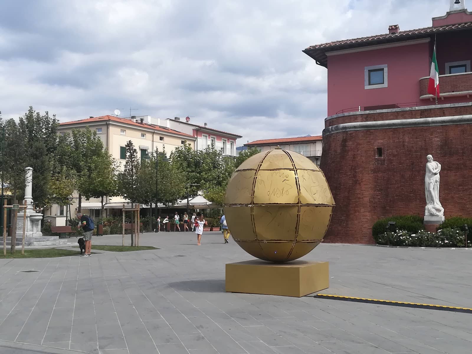 Local Eateries & Cafes