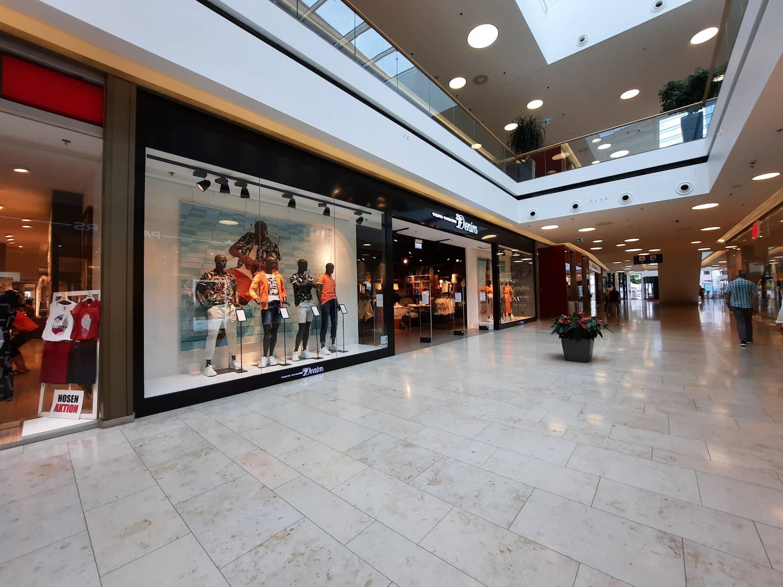 Pleasant Shopping Environment