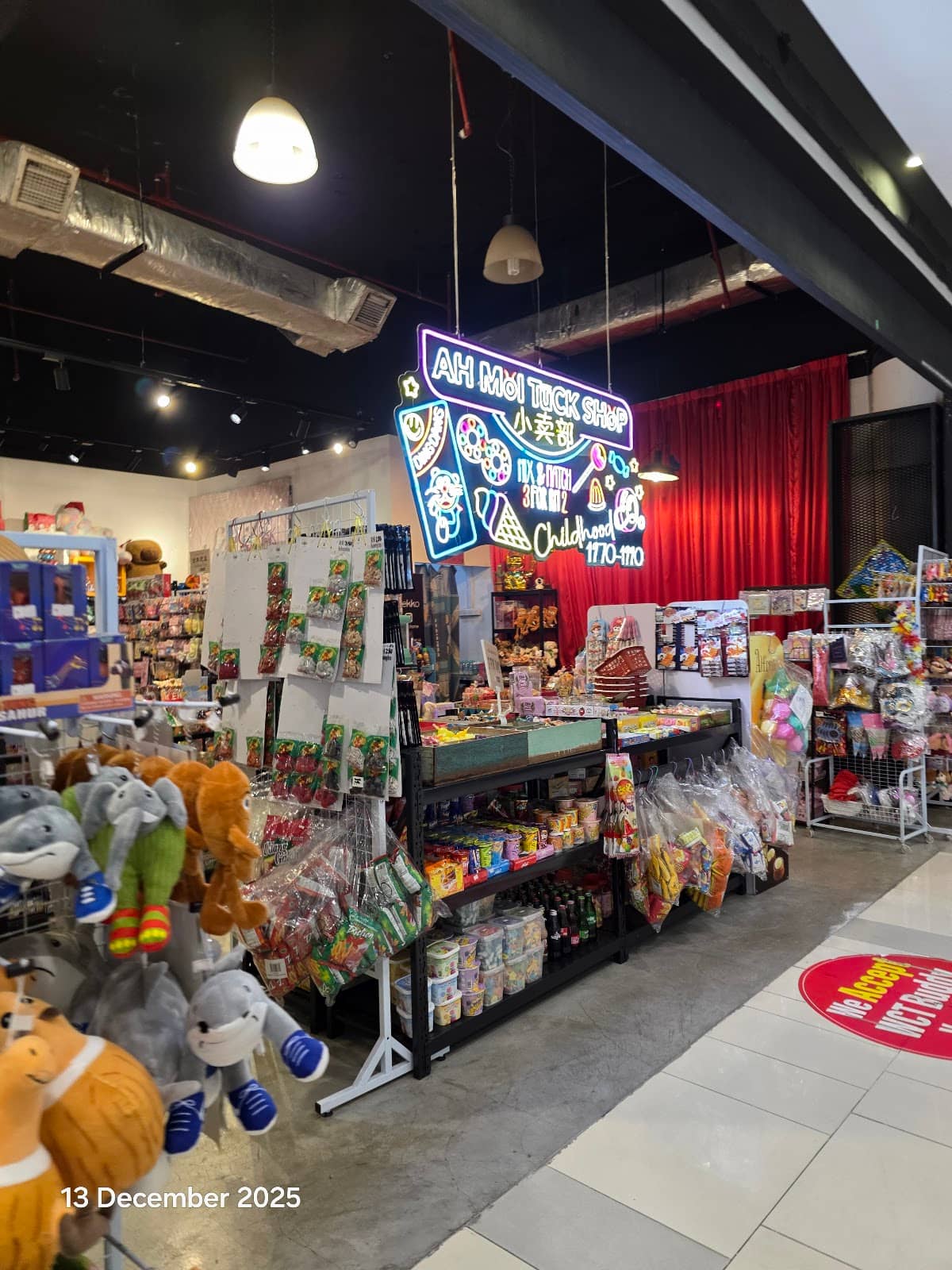 Festive Events & Themed Attractions