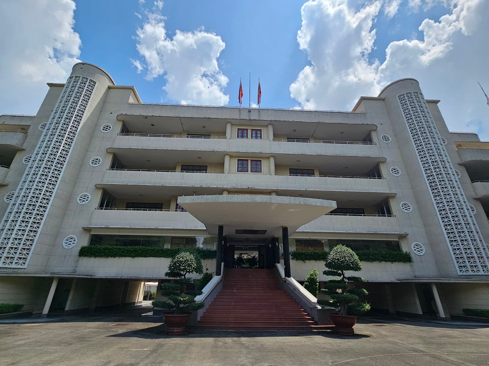 Ho Chi Minh City Hall - Image 1