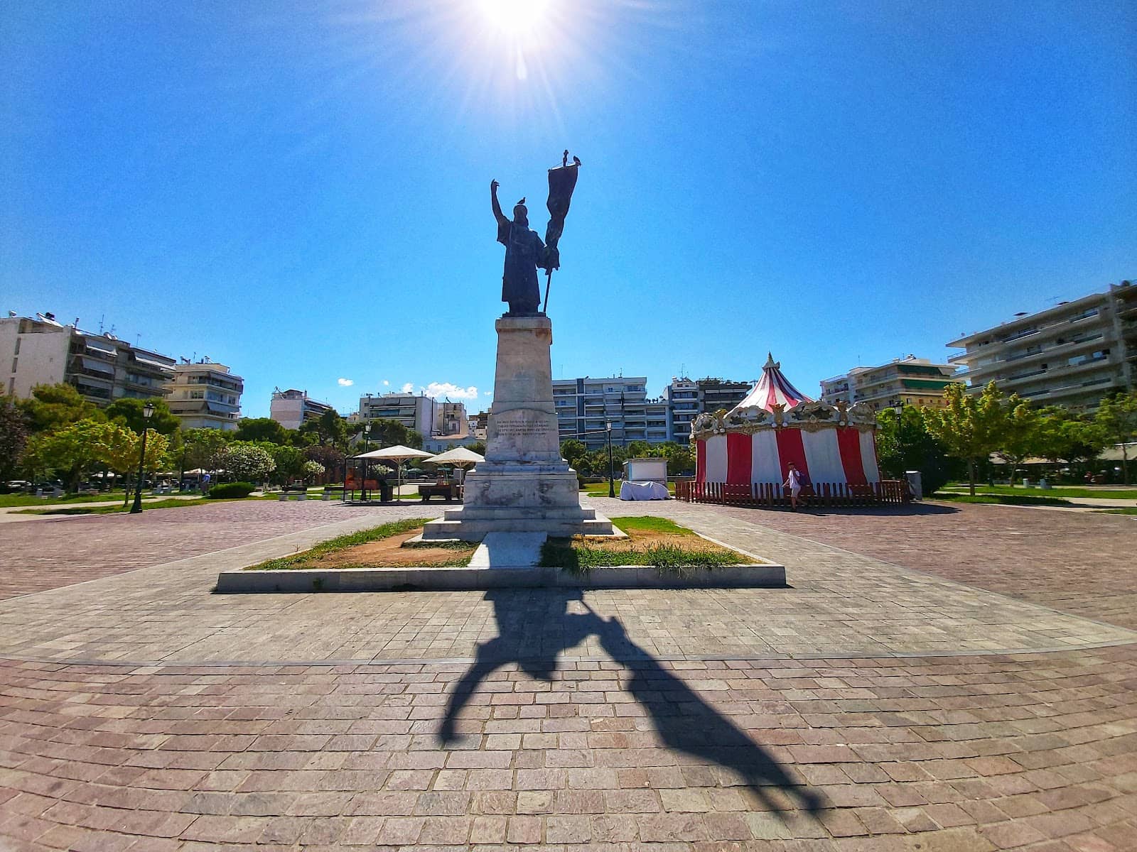 Vibrant Cafe and Restaurant Scene