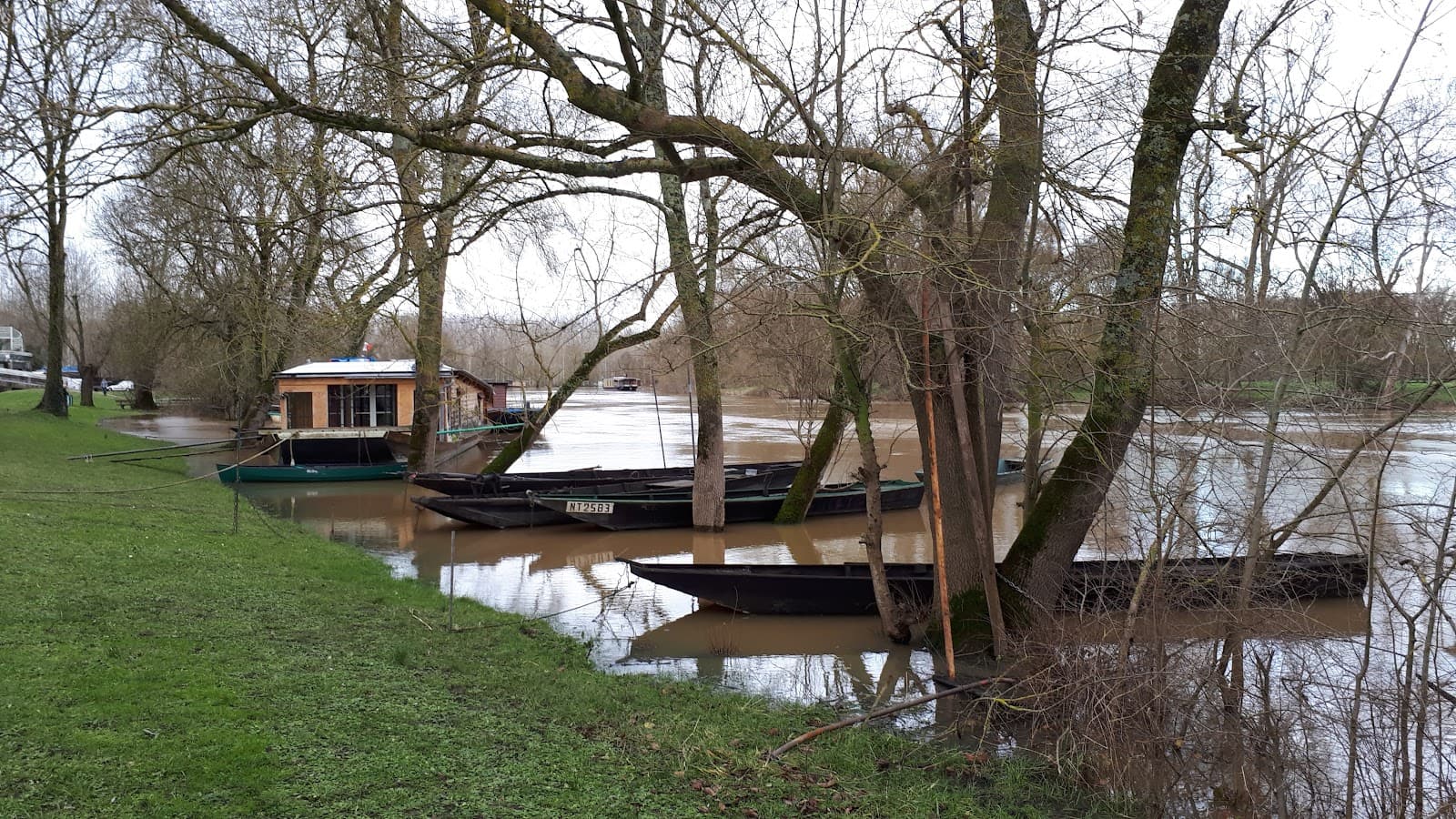 Saint-Hilaire-Saint-Florent District - Image 1