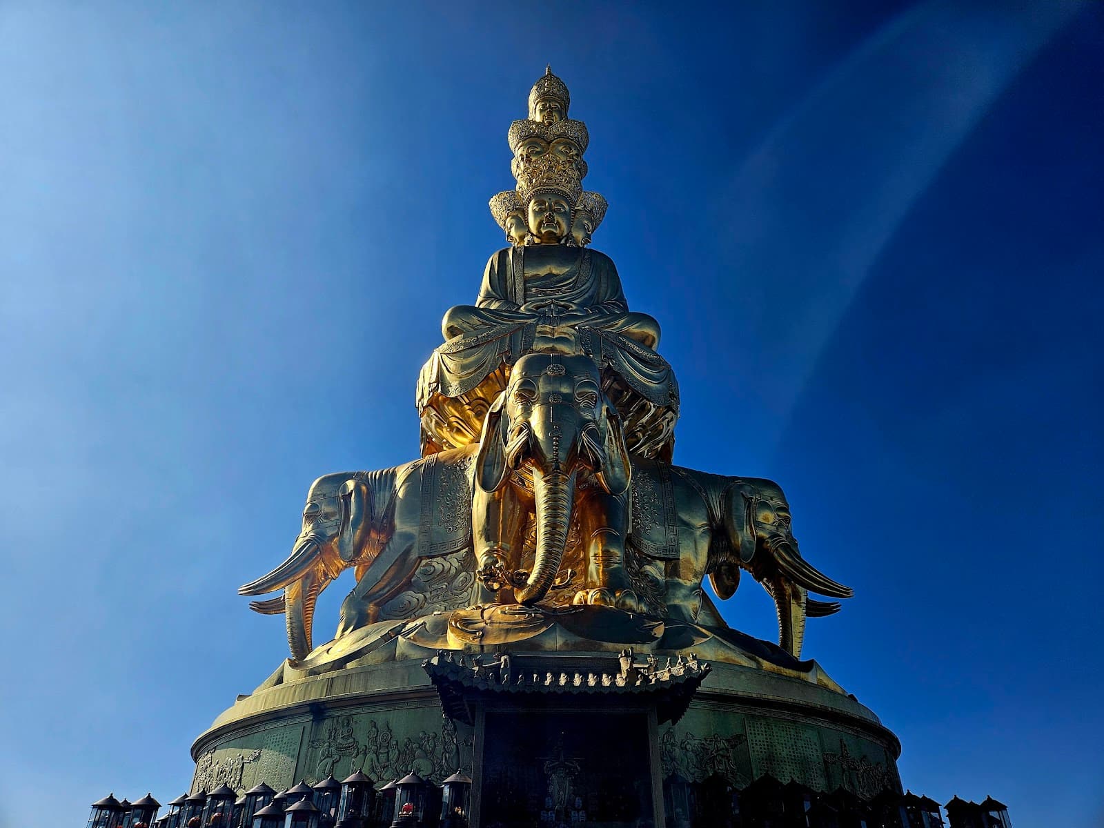 Golden Summit Emei - Image 1