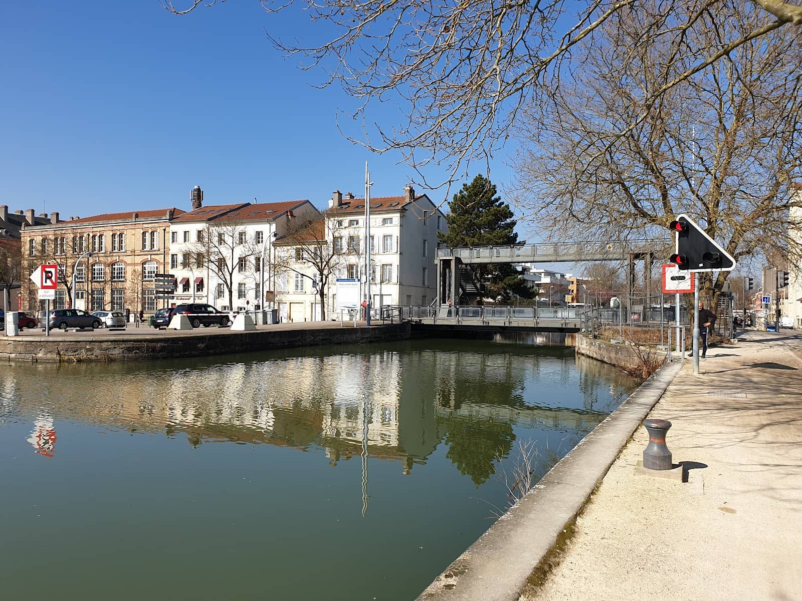 Waterside Cafes and Bistros