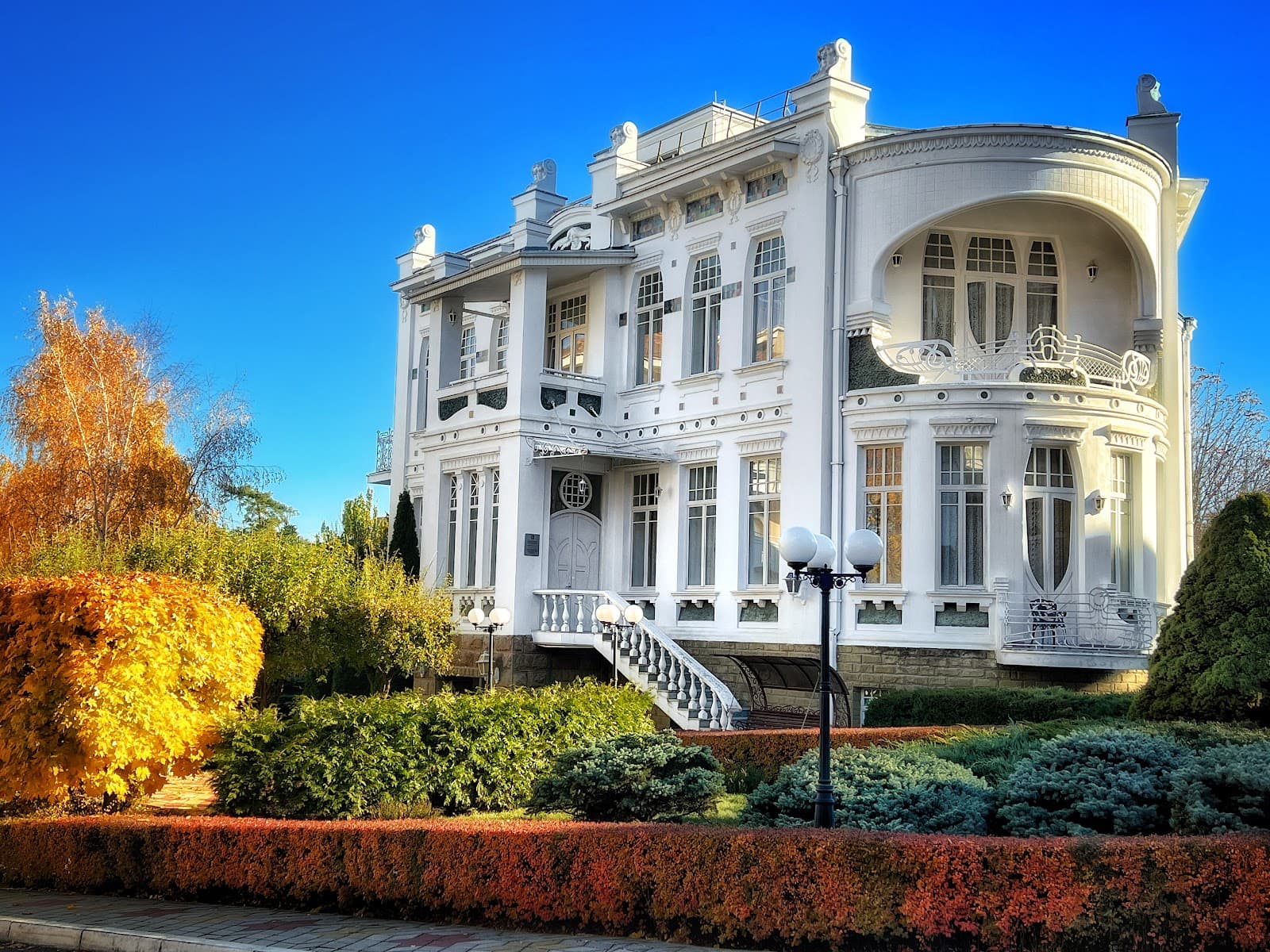 Dolomite Narzan Pavilion - Image 1