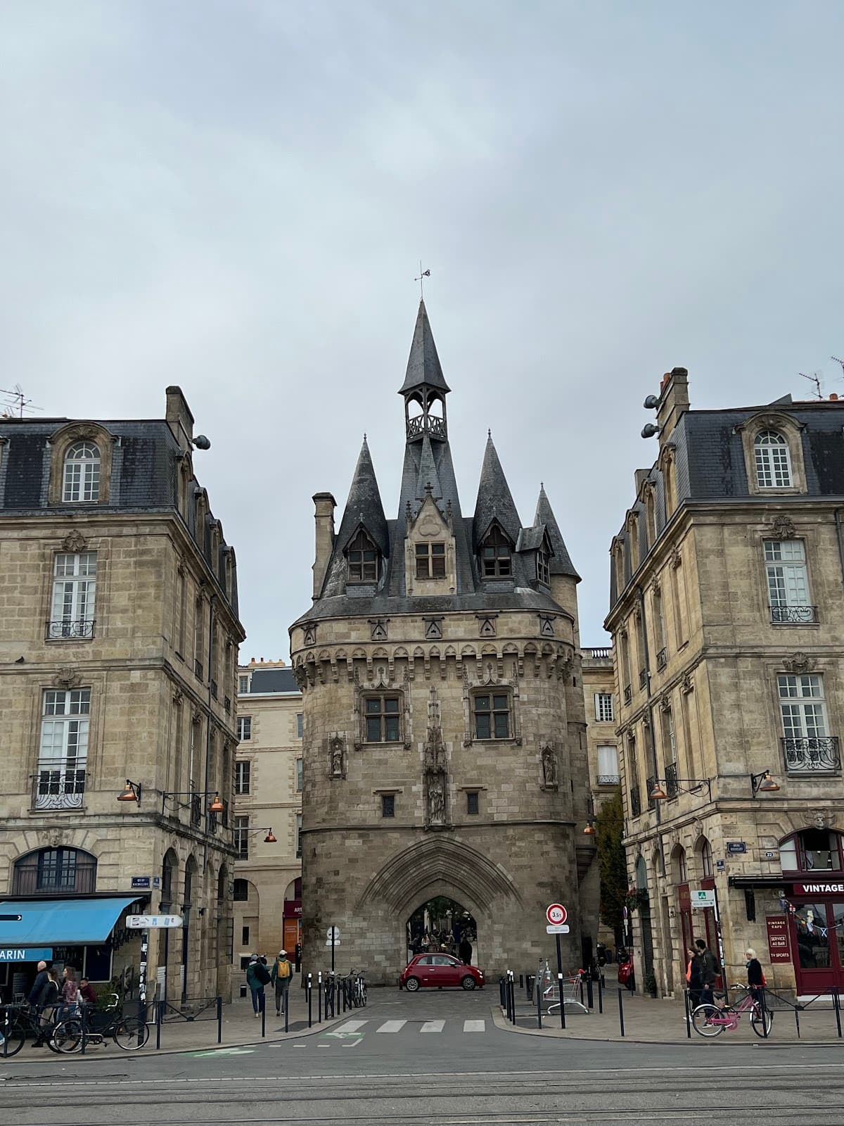 Place Saint-Michel - Image 1