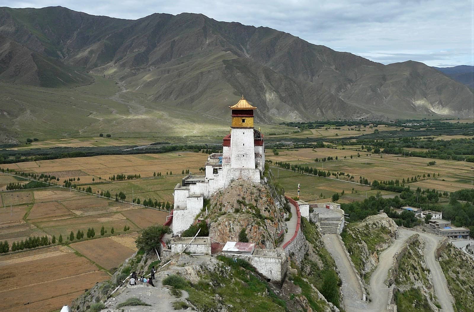 Tibetan Cultural Performances