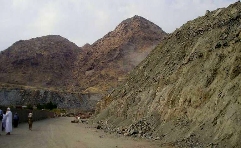 Jabal Thawr Cave - Image 1