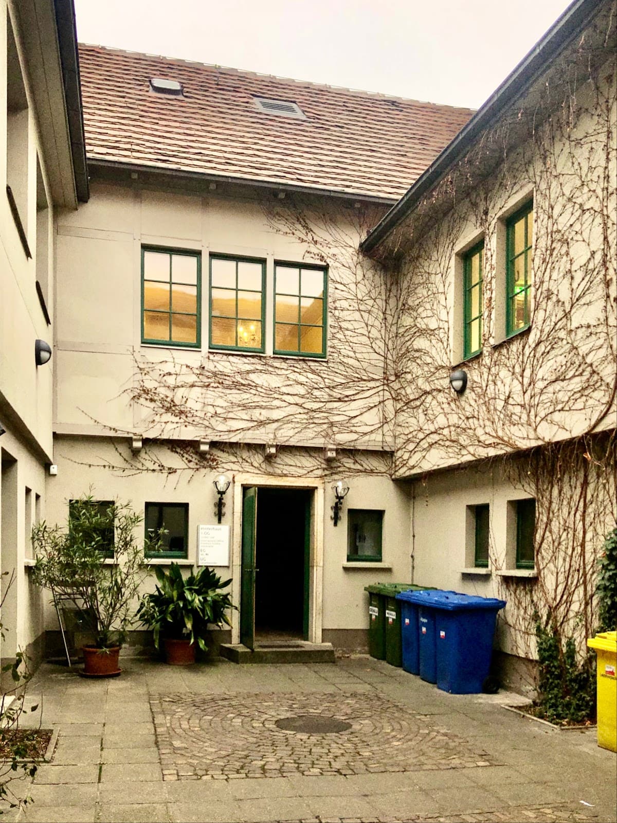 Haus auf der Mauer - Image 1