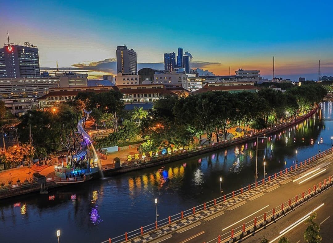 Kalimas River Boat Tour - Image 1