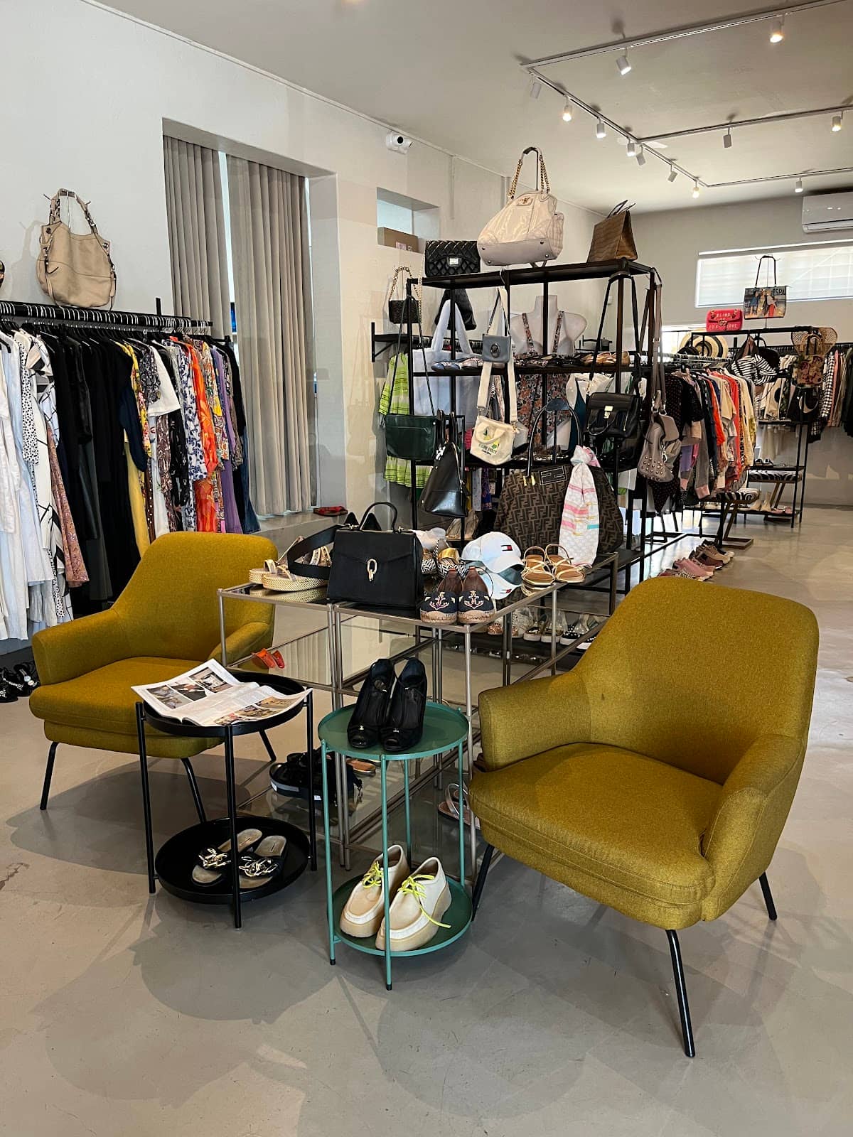 Elegant & Clean Store