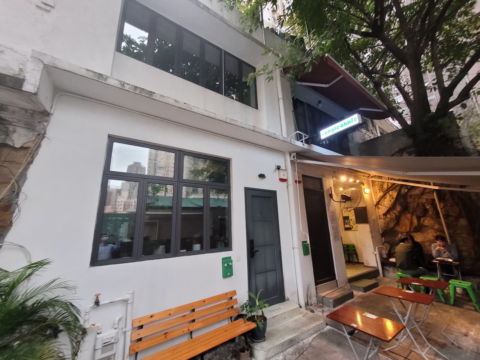 Sai Ying Pun Market - Image 1