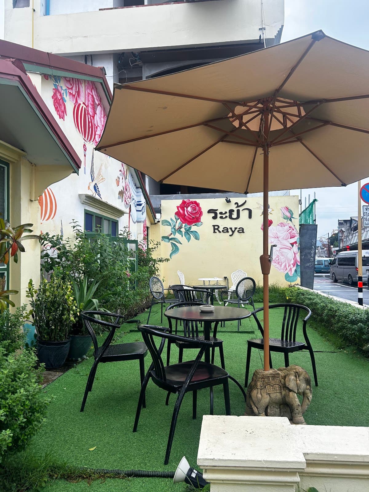 Raya Restaurant - Image 1